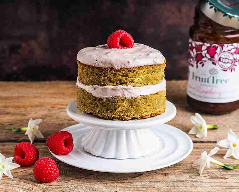 MATCHA-KUCHEN MIT HIMBEER-FROSTING